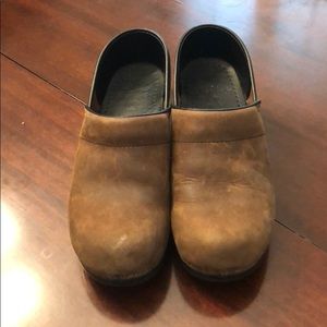 Size 39 leather Dansko